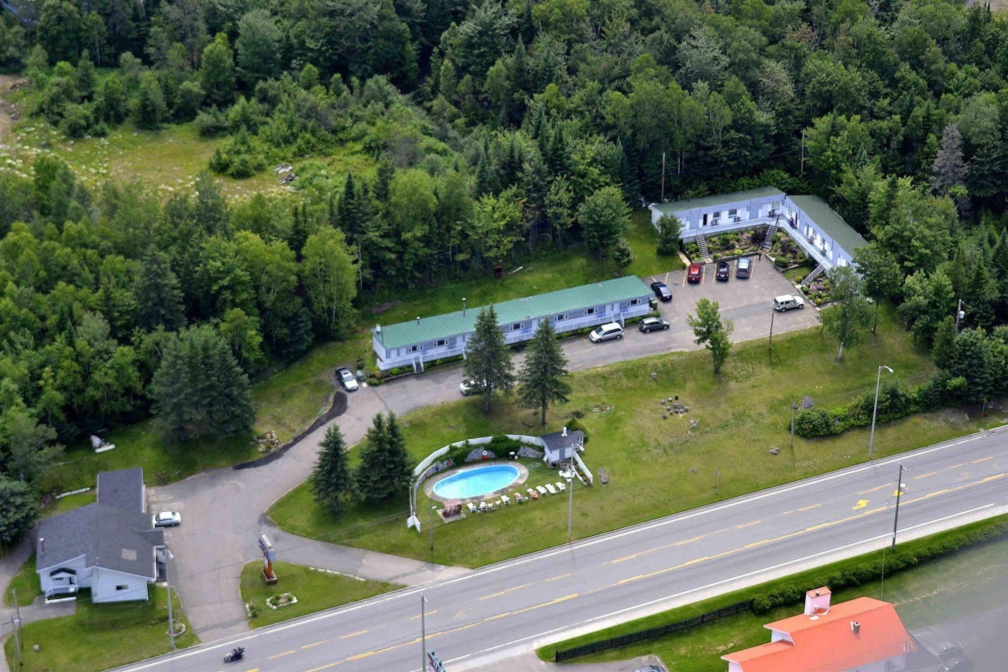 Motel Clair Mont แซ็ง-อากาท-เด-มง ภายนอก รูปภาพ