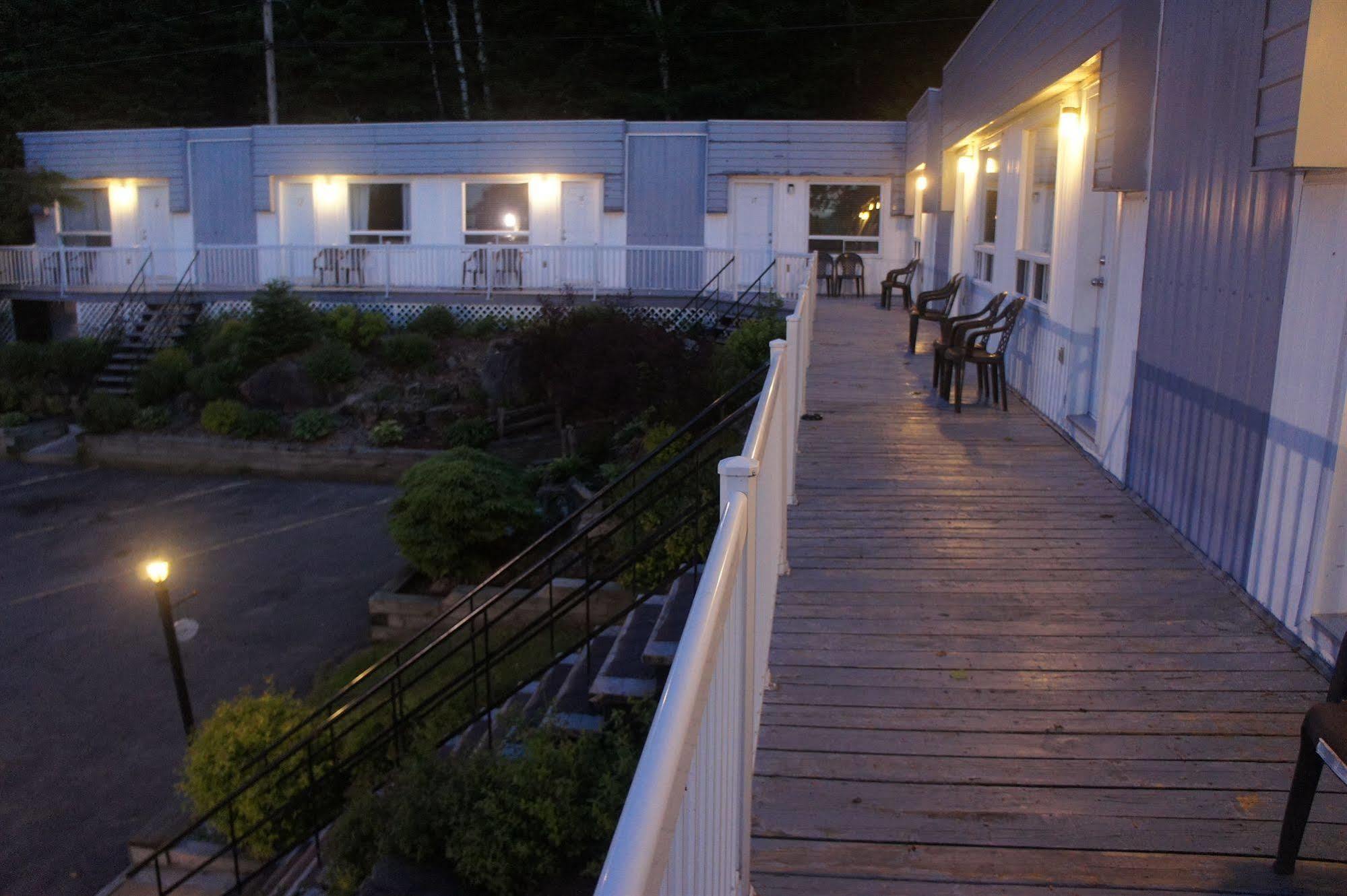 Motel Clair Mont แซ็ง-อากาท-เด-มง ภายนอก รูปภาพ